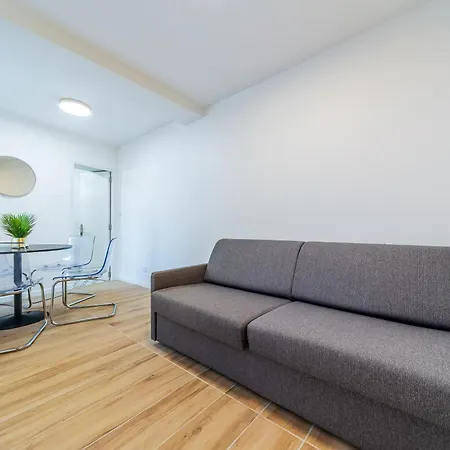 Apartament 1-bedroom In Gentilly, 1 Minute From Metro Line 14!